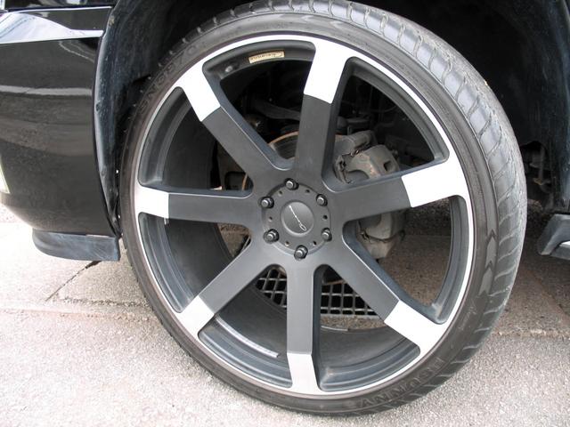 キャデラックエスカレード ＥＳＶ　ロング　６．２　ＡＷＤ　１ナンバー　黒革シート　シートヒーター　サンルーフ　ジオバンナ２６インチアルミホイール　メモリーナビ　フルセグＴＶ　Ｂｌｕｅｔｏｏｔｈ　バックカメラ　ＥＴＣ車載器　ＨＩＤ（7枚目）