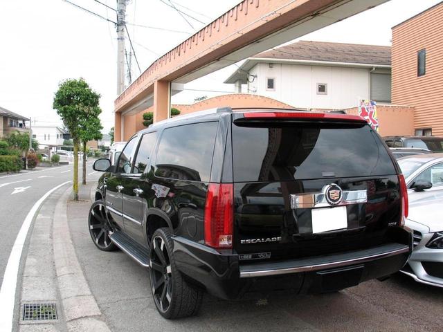 キャデラックエスカレード ＥＳＶ　ロング　６．２　ＡＷＤ　１ナンバー　黒革シート　シートヒーター　サンルーフ　ジオバンナ２６インチアルミホイール　メモリーナビ　フルセグＴＶ　Ｂｌｕｅｔｏｏｔｈ　バックカメラ　ＥＴＣ車載器　ＨＩＤ（14枚目）