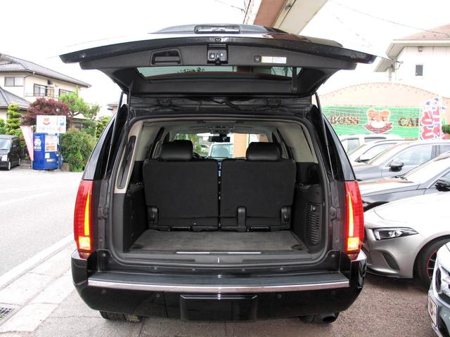 キャデラックエスカレード ＥＳＶ　ロング　６．２　ＡＷＤ　１ナンバー　黒革シート　シートヒーター　サンルーフ　ジオバンナ２６インチアルミホイール　メモリーナビ　フルセグＴＶ　Ｂｌｕｅｔｏｏｔｈ　バックカメラ　ＥＴＣ車載器　ＨＩＤ（19枚目）