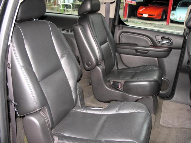 キャデラックエスカレード ＥＳＶ　ロング　６．２　ＡＷＤ　１ナンバー　黒革シート　シートヒーター　サンルーフ　ジオバンナ２６インチアルミホイール　メモリーナビ　フルセグＴＶ　Ｂｌｕｅｔｏｏｔｈ　バックカメラ　ＥＴＣ車載器　ＨＩＤ（36枚目）