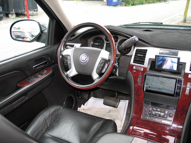キャデラックエスカレード ＥＳＶ　ロング　６．２　ＡＷＤ　１ナンバー　黒革シート　シートヒーター　サンルーフ　ジオバンナ２６インチアルミホイール　メモリーナビ　フルセグＴＶ　Ｂｌｕｅｔｏｏｔｈ　バックカメラ　ＥＴＣ車載器　ＨＩＤ（43枚目）