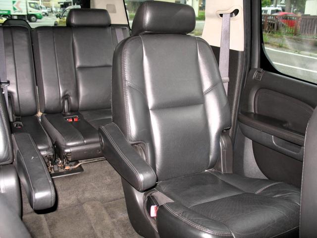 キャデラックエスカレード ＥＳＶ　ロング　６．２　ＡＷＤ　１ナンバー　黒革シート　シートヒーター　サンルーフ　ジオバンナ２６インチアルミホイール　メモリーナビ　フルセグＴＶ　Ｂｌｕｅｔｏｏｔｈ　バックカメラ　ＥＴＣ車載器　ＨＩＤ（46枚目）
