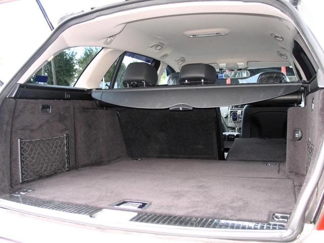 Cクラスステーションワゴン C300 ステーションワゴン アバンギャルド V6 3.0 右ハンドル 社外18インチアルミホイール 新品S-LOOKインナーブラックLEDユーロヘッドライト シーケンシャルウインカー ブラックグリル 純正HDナビTV 車検令和9年2月(26枚目)