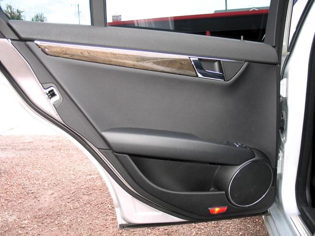 Cクラスステーションワゴン C300 ステーションワゴン アバンギャルド V6 3.0 右ハンドル 社外18インチアルミホイール 新品S-LOOKインナーブラックLEDユーロヘッドライト シーケンシャルウインカー ブラックグリル 純正HDナビTV 車検令和9年2月(43枚目)