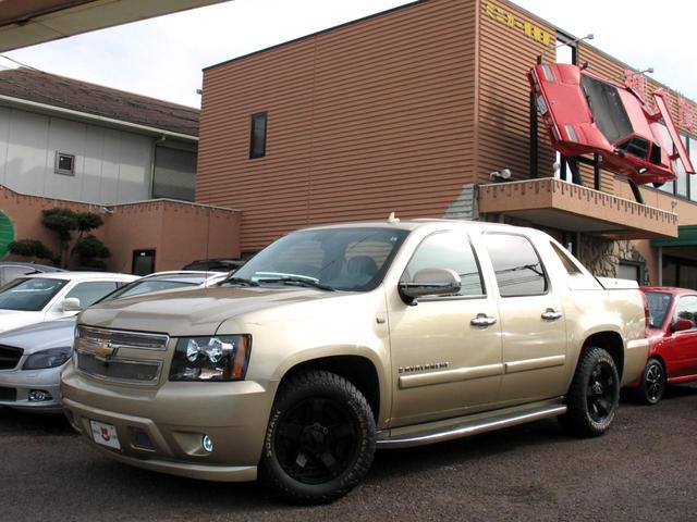 シボレーアバランチ １５００　５．３　Ｖ８　クルーキャブ　１ナンバー５人乗り　１８インチマッドブラックアルミ＆Ｍ／Ｔタイヤ　ＧＩＢＳＯＮマフラー　Ｔ－ＲＥＸメッシュグリル　カスタムインテリア（2枚目）