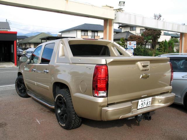 シボレーアバランチ １５００　５．３　Ｖ８　クルーキャブ　１ナンバー５人乗り　１８インチマッドブラックアルミ＆Ｍ／Ｔタイヤ　ＧＩＢＳＯＮマフラー　Ｔ－ＲＥＸメッシュグリル　カスタムインテリア（13枚目）