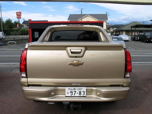 シボレーアバランチ １５００　５．３　Ｖ８　クルーキャブ　１ナンバー５人乗り　１８インチマッドブラックアルミ＆Ｍ／Ｔタイヤ　ＧＩＢＳＯＮマフラー　Ｔ－ＲＥＸメッシュグリル　カスタムインテリア（15枚目）