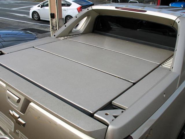 シボレーアバランチ １５００　５．３　Ｖ８　クルーキャブ　１ナンバー５人乗り　１８インチマッドブラックアルミ＆Ｍ／Ｔタイヤ　ＧＩＢＳＯＮマフラー　Ｔ－ＲＥＸメッシュグリル　カスタムインテリア（17枚目）