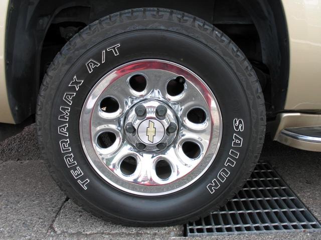 シボレーアバランチ １５００　５．３　Ｖ８　クルーキャブ　１ナンバー５人乗り　１８インチマッドブラックアルミ＆Ｍ／Ｔタイヤ　ＧＩＢＳＯＮマフラー　Ｔ－ＲＥＸメッシュグリル　カスタムインテリア（25枚目）