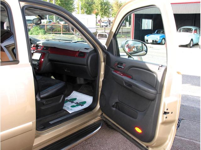 シボレーアバランチ １５００　５．３　Ｖ８　クルーキャブ　１ナンバー５人乗り　１８インチマッドブラックアルミ＆Ｍ／Ｔタイヤ　ＧＩＢＳＯＮマフラー　Ｔ－ＲＥＸメッシュグリル　カスタムインテリア（31枚目）