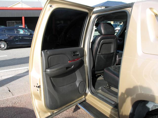 シボレーアバランチ １５００　５．３　Ｖ８　クルーキャブ　１ナンバー５人乗り　１８インチマッドブラックアルミ＆Ｍ／Ｔタイヤ　ＧＩＢＳＯＮマフラー　Ｔ－ＲＥＸメッシュグリル　カスタムインテリア（39枚目）