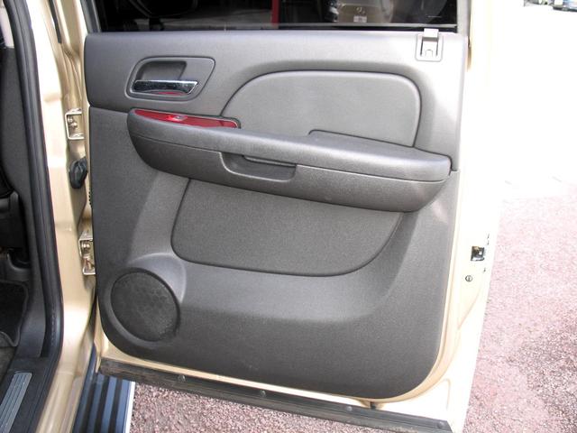 シボレーアバランチ １５００　５．３　Ｖ８　クルーキャブ　１ナンバー５人乗り　１８インチマッドブラックアルミ＆Ｍ／Ｔタイヤ　ＧＩＢＳＯＮマフラー　Ｔ－ＲＥＸメッシュグリル　カスタムインテリア（44枚目）