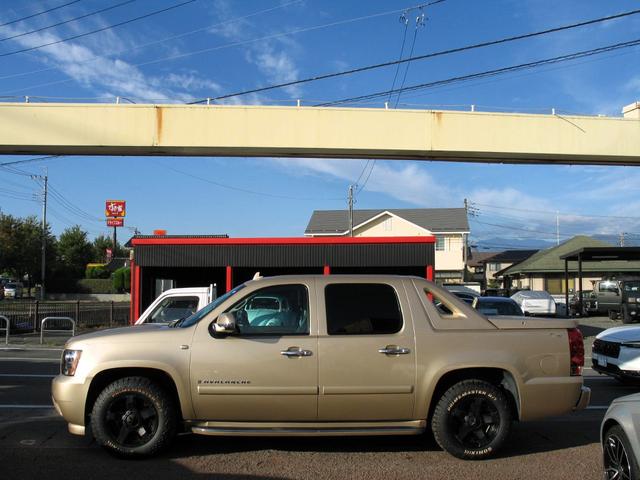 シボレーアバランチ １５００　５．３　Ｖ８　クルーキャブ　１ナンバー５人乗り　１８インチマッドブラックアルミ＆Ｍ／Ｔタイヤ　ＧＩＢＳＯＮマフラー　Ｔ－ＲＥＸメッシュグリル　カスタムインテリア（76枚目）