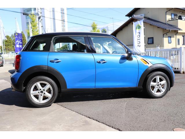 クーパー クロスオーバー ワンオーナー車 ブラックルーフ ルーフレール カロッツェリア製ドライブレコーダー 純正16インチアルミホイール ETC(5枚目)