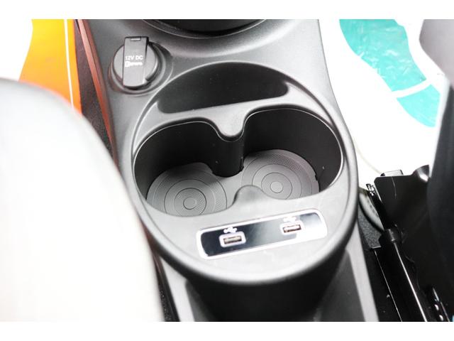 アバルト595 コンペティツィオーネ Uconnect7インチディスプレイ/バイキセノン/前後ドライブレコーダー/Bremboレッドキャリパー/サベルト製ハーフレザースポーツシート/レコードモンツァ/純正17インチアルミホイール/ETC(45枚目)