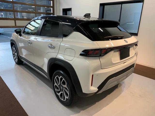 フロンクス ベースグレード　届出済未使用車　純正９インチナビ　全方位モニター　ワイアレス充電器　衝突軽減ブレーキ　ＬＥＤヘッドライト　フロアマット　アダプティブクルコン　ＬＥＤヘッドライト　スマートキー２個（11枚目）