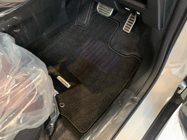 フロンクス ベースグレード　届出済未使用車　純正９インチナビ　全方位モニター　ワイアレス充電器　衝突軽減ブレーキ　ＬＥＤヘッドライト　フロアマット　アダプティブクルコン　ＬＥＤヘッドライト　スマートキー２個（22枚目）