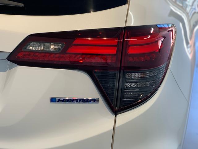 ヴェゼル ハイブリッドZ・ホンダセンシング ワンオーナー 禁煙車 アルパイン8インチナビ バックカメラ ETC ドラレコ 運転席パワーシート ハーフレザーシート シートヒーター 純正17インチアルミ(15枚目)