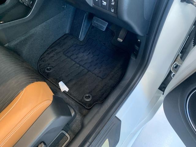 ヴェゼル ハイブリッドZ・ホンダセンシング ワンオーナー 禁煙車 アルパイン8インチナビ バックカメラ ETC ドラレコ 運転席パワーシート ハーフレザーシート シートヒーター 純正17インチアルミ(22枚目)
