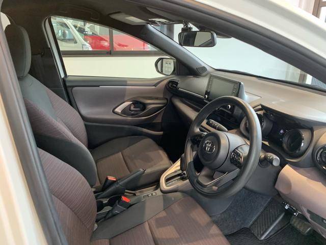 ヤリス G ワンオーナー 禁煙車 純正ディスプレイオーディオ パノラミックビューモニター ETC 前後ドラレコ スマートキー LEDヘッドライト シートヒーター(28枚目)