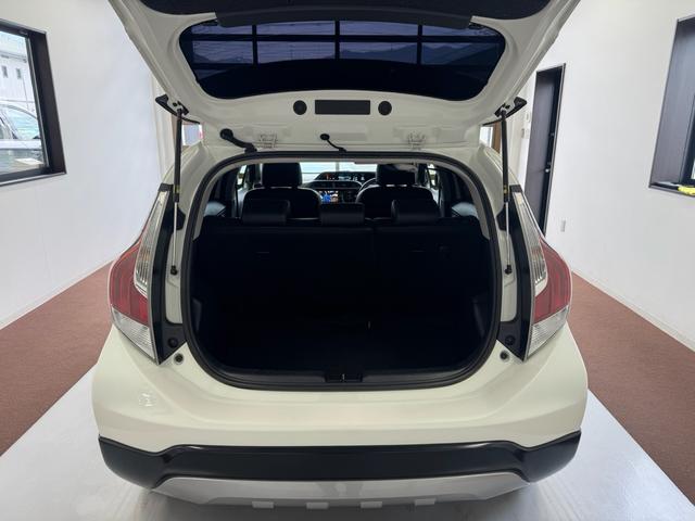 アクア Ｘ－アーバン　禁煙車　純正ナビ　バックカメラ　スマートキー　衝突軽減ブレーキ　ＬＥＤヘッドライト　ＬＥＤフォグライト　オートハイビーム　純正１６インチアルミ（22枚目）