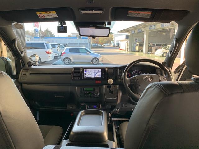 ハイエースバン スーパーＧＬ　ダークプライムＩＩ　禁煙車　ワンオーナー　ディーゼルターボ　ストラーダＳＤナビ　パノラミックビューモニター　ドラレコ前後　ＥＴＣ　デジタルインナーミラー　　１７インチ社外アルミ　ホワイトレタータイヤ（2枚目）