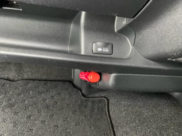 ハイエースバン スーパーＧＬ　ダークプライムＩＩ　禁煙車　ワンオーナー　ディーゼルターボ　ストラーダＳＤナビ　パノラミックビューモニター　ドラレコ前後　ＥＴＣ　デジタルインナーミラー　　１７インチ社外アルミ　ホワイトレタータイヤ（9枚目）