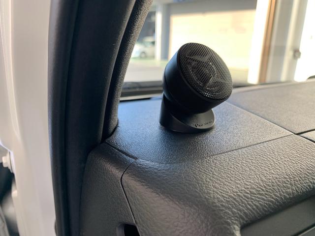 ハイエースバン スーパーＧＬ　ダークプライムＩＩ　禁煙車　ワンオーナー　ディーゼルターボ　ストラーダＳＤナビ　パノラミックビューモニター　ドラレコ前後　ＥＴＣ　デジタルインナーミラー　　１７インチ社外アルミ　ホワイトレタータイヤ（11枚目）