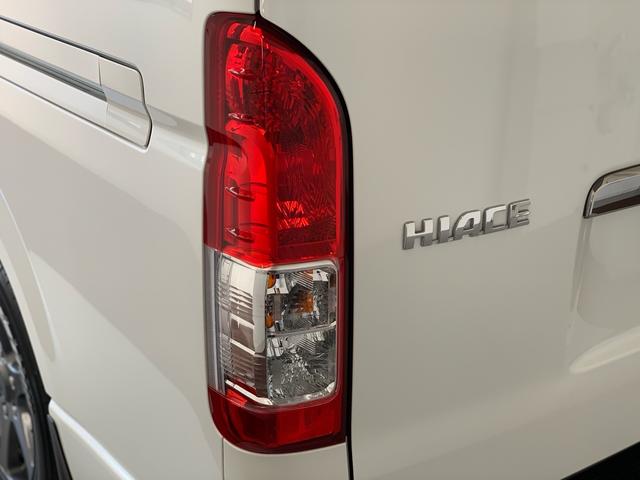 ハイエースバン スーパーＧＬ　ダークプライムＩＩ　禁煙車　ワンオーナー　ディーゼルターボ　ストラーダＳＤナビ　パノラミックビューモニター　ドラレコ前後　ＥＴＣ　デジタルインナーミラー　　１７インチ社外アルミ　ホワイトレタータイヤ（21枚目）