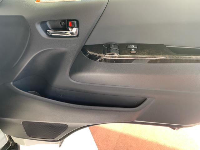 ハイエースバン スーパーＧＬ　ダークプライムＩＩ　禁煙車　ワンオーナー　ディーゼルターボ　ストラーダＳＤナビ　パノラミックビューモニター　ドラレコ前後　ＥＴＣ　デジタルインナーミラー　　１７インチ社外アルミ　ホワイトレタータイヤ（32枚目）