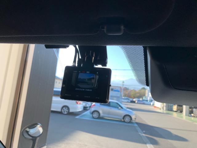 ハイエースバン スーパーＧＬ　ダークプライムＩＩ　禁煙車　ワンオーナー　ディーゼルターボ　ストラーダＳＤナビ　パノラミックビューモニター　ドラレコ前後　ＥＴＣ　デジタルインナーミラー　　１７インチ社外アルミ　ホワイトレタータイヤ（42枚目）