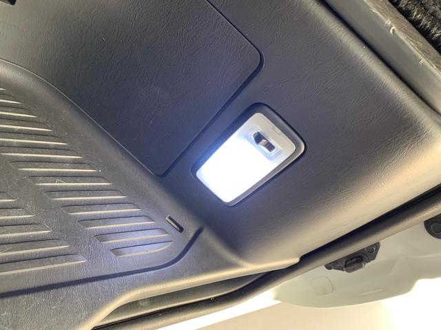 ハイエースバン スーパーＧＬ　ダークプライムＩＩ　禁煙車　ワンオーナー　ディーゼルターボ　ストラーダＳＤナビ　パノラミックビューモニター　ドラレコ前後　ＥＴＣ　デジタルインナーミラー　　１７インチ社外アルミ　ホワイトレタータイヤ（48枚目）