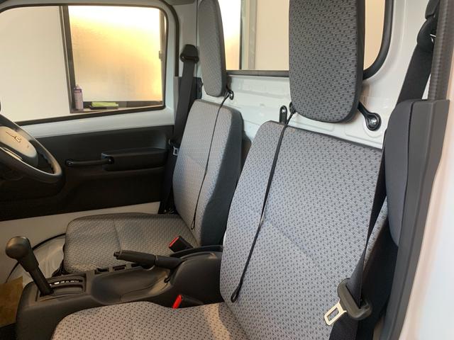 ミニキャブトラック Ｍ　新車未登録車　４ＷＤ　ＡＴ　エアコン　パワステ　パワーウィンドウ　キーレス　リアパーキングセンサー　アイドリングストップ　オートライト　ヘッドライトレベライザー（32枚目）