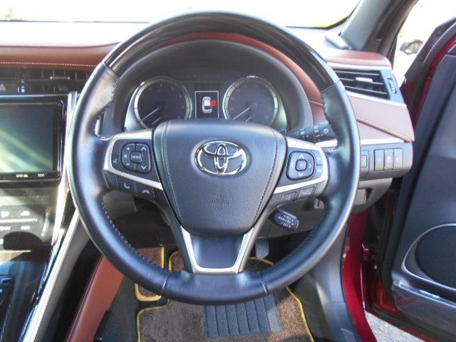 プレミアム サンルーフ 車線逸脱 パワーゲート 禁煙 衝突軽減装置 オートクルーズ Bカメ 半革 BT LED アイスト SDナビ 電動シート フルセグ ナビTV スマートキー DVD キーレス 盗難防止システム(13枚目)