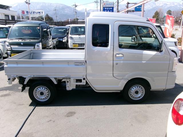 スーパーキャリイ Ｘ　４ＷＤ　オートマ　ＬＥＤヘッドライト　オートライト　キーレス　ＡＢＳ　横滑り防止　ライトレベライザー　アイドリングストップ　レーンアシスト　衝突被害軽減システム　荷台ゲートプロテクター　フル装備（4枚目）