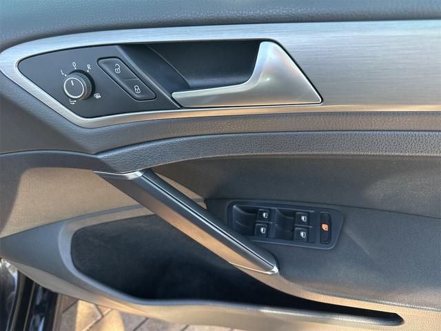 ゴルフ TSIコンフォートラインブルーモーションテクノロジー メモリーナビ バックカメラ フルセグ ETC アダプティブクルーズコントロール アイドリングストップ レーンアシスト 純正16インチアルミ フロントフォグランプ マルチファンクションステアリング(17枚目)