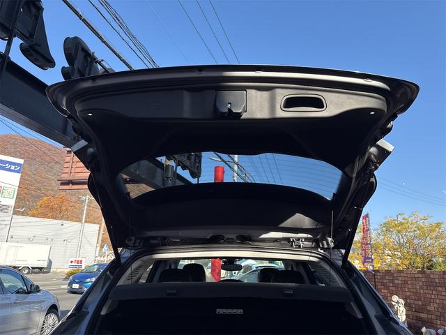 ジープ・コンパス ナイトイーグル　社外アルミホイールコーナーセンサアイドリングストップクルーズコントローラ　ＥＴＣ　スマートキー　横滑り防止　頸部衝撃緩和ヘッドレスト　ルーフレールパークアシスト　ＵＳＢ入力端子　Ｂｌｕｅｔｏｏｔｈ接続（11枚目）