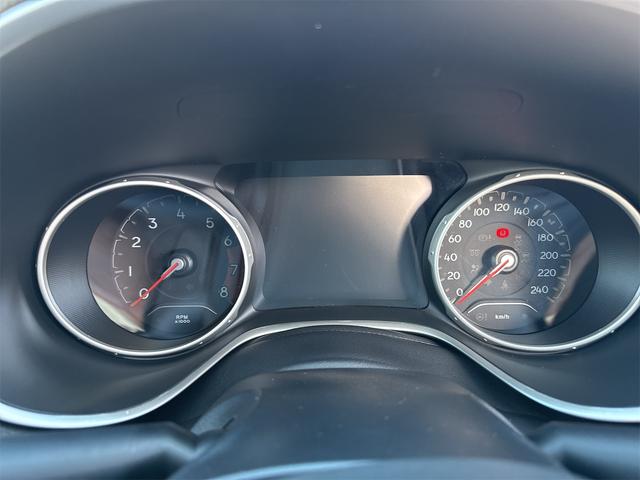 ジープ・コンパス ナイトイーグル　社外アルミホイールコーナーセンサアイドリングストップクルーズコントローラ　ＥＴＣ　スマートキー　横滑り防止　頸部衝撃緩和ヘッドレスト　ルーフレールパークアシスト　ＵＳＢ入力端子　Ｂｌｕｅｔｏｏｔｈ接続（21枚目）