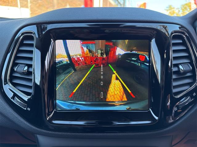 ジープ・コンパス ナイトイーグル　社外アルミホイールコーナーセンサアイドリングストップクルーズコントローラ　ＥＴＣ　スマートキー　横滑り防止　頸部衝撃緩和ヘッドレスト　ルーフレールパークアシスト　ＵＳＢ入力端子　Ｂｌｕｅｔｏｏｔｈ接続（24枚目）