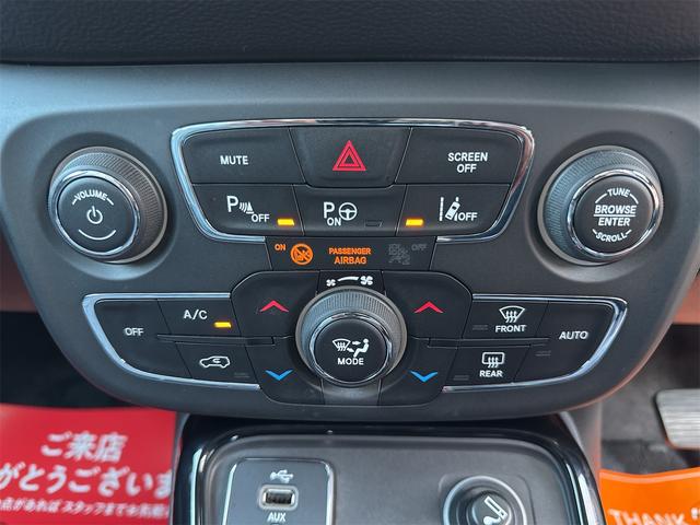 ジープ・コンパス ナイトイーグル　社外アルミホイールコーナーセンサアイドリングストップクルーズコントローラ　ＥＴＣ　スマートキー　横滑り防止　頸部衝撃緩和ヘッドレスト　ルーフレールパークアシスト　ＵＳＢ入力端子　Ｂｌｕｅｔｏｏｔｈ接続（25枚目）