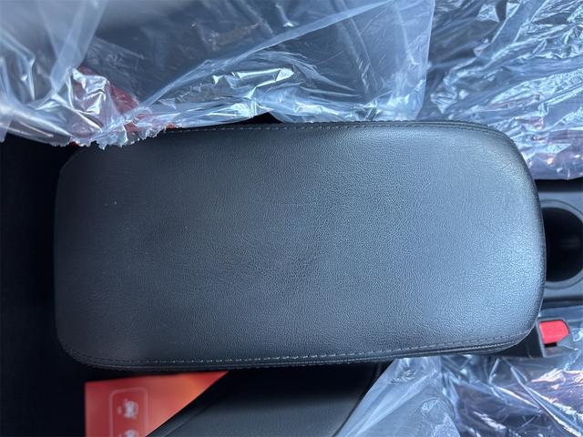 ジープ・コンパス ナイトイーグル　社外アルミホイールコーナーセンサアイドリングストップクルーズコントローラ　ＥＴＣ　スマートキー　横滑り防止　頸部衝撃緩和ヘッドレスト　ルーフレールパークアシスト　ＵＳＢ入力端子　Ｂｌｕｅｔｏｏｔｈ接続（28枚目）