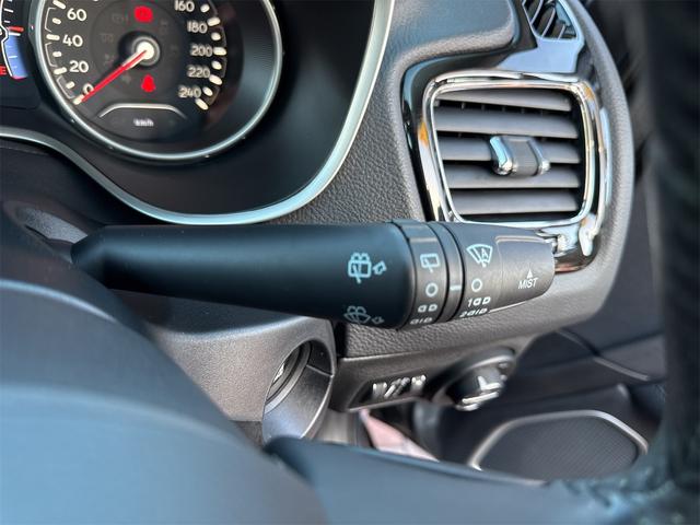 ジープ・コンパス ナイトイーグル　社外アルミホイールコーナーセンサアイドリングストップクルーズコントローラ　ＥＴＣ　スマートキー　横滑り防止　頸部衝撃緩和ヘッドレスト　ルーフレールパークアシスト　ＵＳＢ入力端子　Ｂｌｕｅｔｏｏｔｈ接続（32枚目）