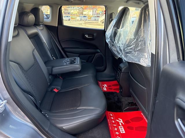 ジープ・コンパス ナイトイーグル　社外アルミホイールコーナーセンサアイドリングストップクルーズコントローラ　ＥＴＣ　スマートキー　横滑り防止　頸部衝撃緩和ヘッドレスト　ルーフレールパークアシスト　ＵＳＢ入力端子　Ｂｌｕｅｔｏｏｔｈ接続（35枚目）