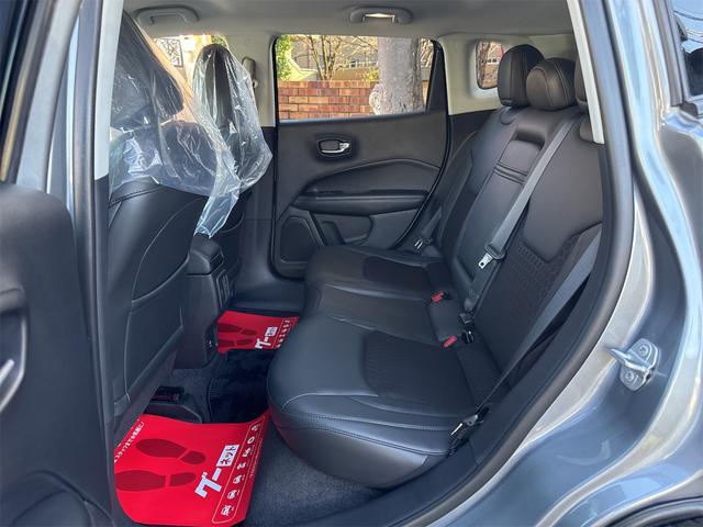 ジープ・コンパス ナイトイーグル　社外アルミホイールコーナーセンサアイドリングストップクルーズコントローラ　ＥＴＣ　スマートキー　横滑り防止　頸部衝撃緩和ヘッドレスト　ルーフレールパークアシスト　ＵＳＢ入力端子　Ｂｌｕｅｔｏｏｔｈ接続（37枚目）