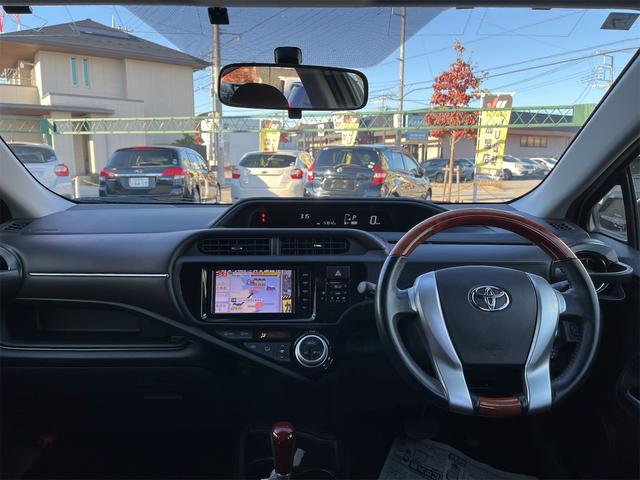 アクア Ｇ　ナビ・ＴＶ　Ｂｌｕｅｔｏｏｔｈ　ＥＴＣ車載器　オートクルーズコントロール　アイドリングストップ　オートライト　電動格納ミラー　スマートキー　プッシュスタート　ドアバイザー　衝突安全ボディー（2枚目）
