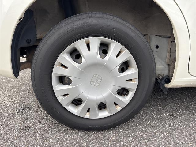 フィット １３Ｇ・スマートセレクション　ファインスタイル　ナビ・ＴＶ　Ｂｌｕｅｔｏｏｔｈ　ＥＴＣ車載器　バックカメラ　ＨＩＤヘッドライト　オートライト　フルフラット　スマートキー　ドアバイザー　ウインカーミラー　衝突安全ボディ　盗難防止システム（15枚目）