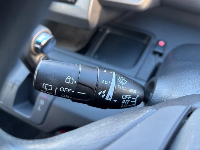 フリードスパイク Ｇ　ジャストセレクション　ナビ・ＴＶ　ＥＴＣ車載器　左側電動スライドドア　バックカメラ　ＨＩＤヘッドライト　オートライト　フルフラット　運転席・助手席エアバック　オートエアコン　キーレスエントリー　ドアバイザー（32枚目）