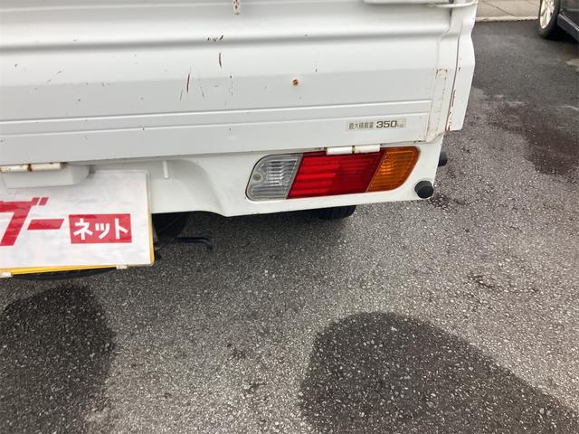 ミニキャブトラック ＶＸ－ＳＥ　４ＷＤ　エアコン　パワステ　５速マニュアル車　車検令和９年６月　タイミングベルト交換済　４ＷＤ切替スイッチ　高低２段切替　作業灯　三方開　　鳥居アングル（17枚目）
