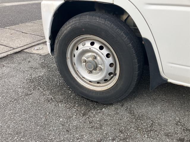 ミニキャブトラック ＶＸ－ＳＥ　４ＷＤ　エアコン　パワステ　５速マニュアル車　車検令和９年６月　タイミングベルト交換済　４ＷＤ切替スイッチ　高低２段切替　作業灯　三方開　　鳥居アングル（31枚目）