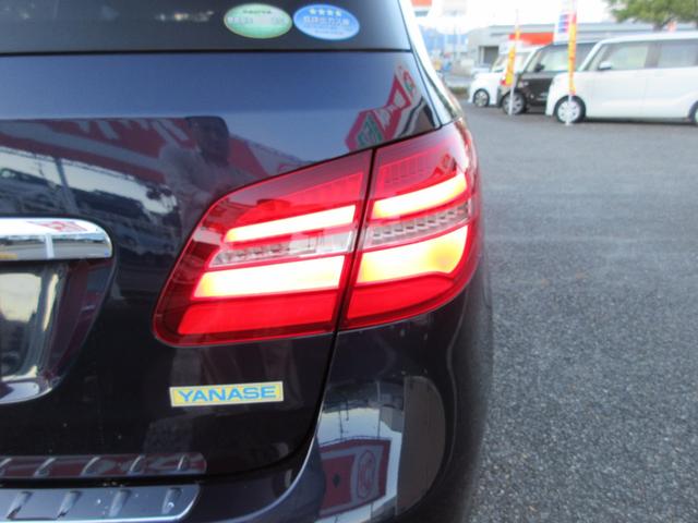 Bクラス B180 除菌シートクリーニング メーカーナビ バックカメラ フルセグTV Bluetooth 黒革シート シートヒーター パワーシート サンルーフ LEDライト ETC 純正17インチアルミ キーレスゴー(72枚目)